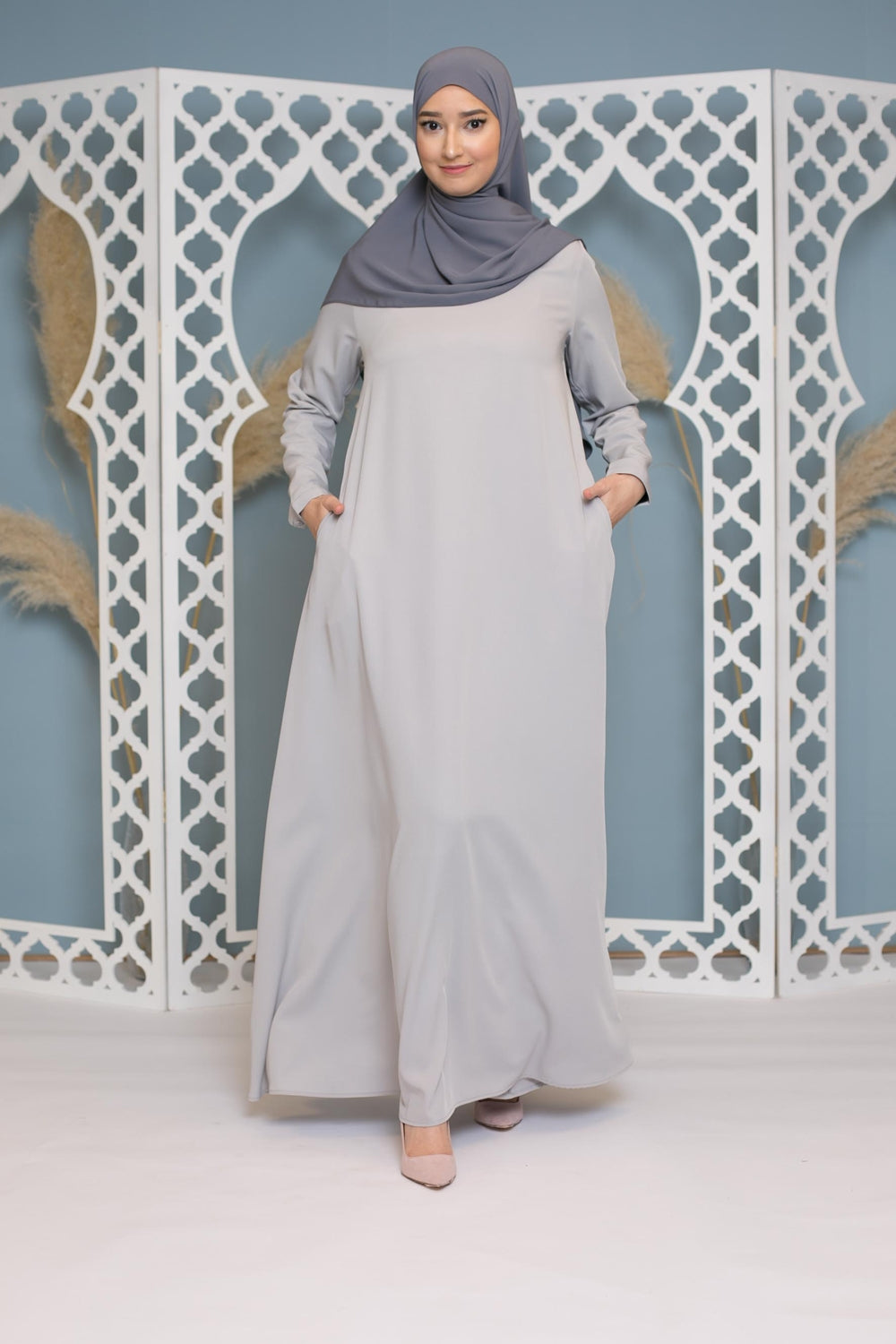 Robe longue mastoura coupe évasée gris clair boutique hijab pour femme musulmane