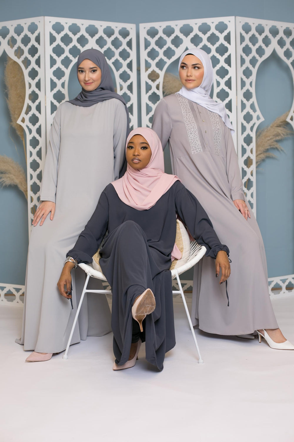 Robe longue mastoura coupe évasée gris clair boutique hijab pour femme musulmane