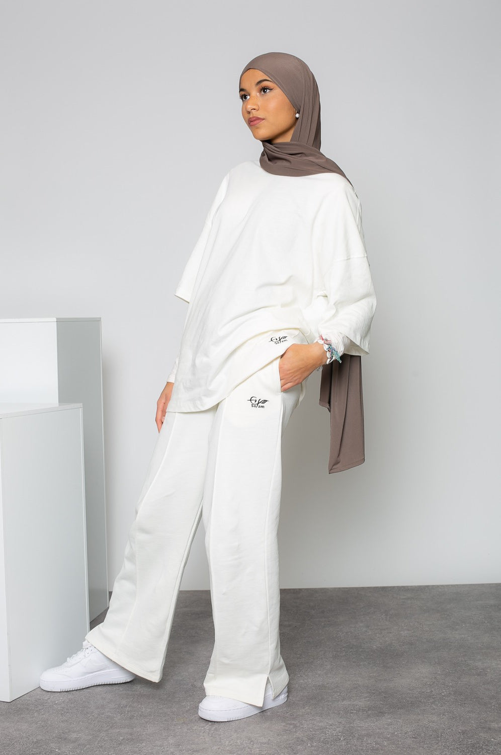 Tee shirt oversize blanc pour jeune fille modeste