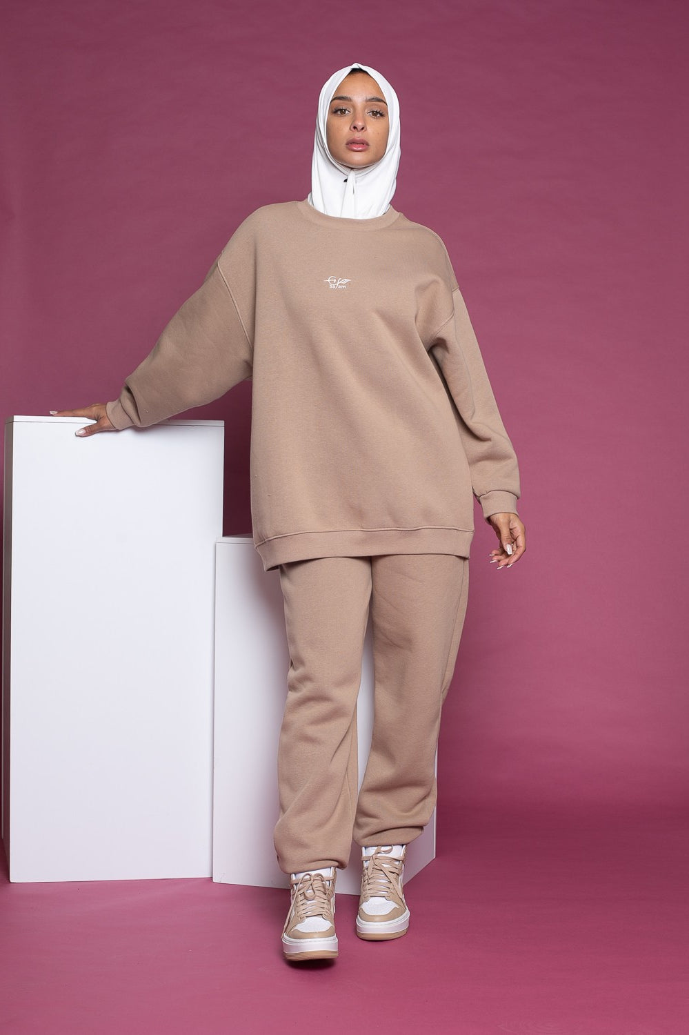 Ensemble jogging moderne pour femme modeste