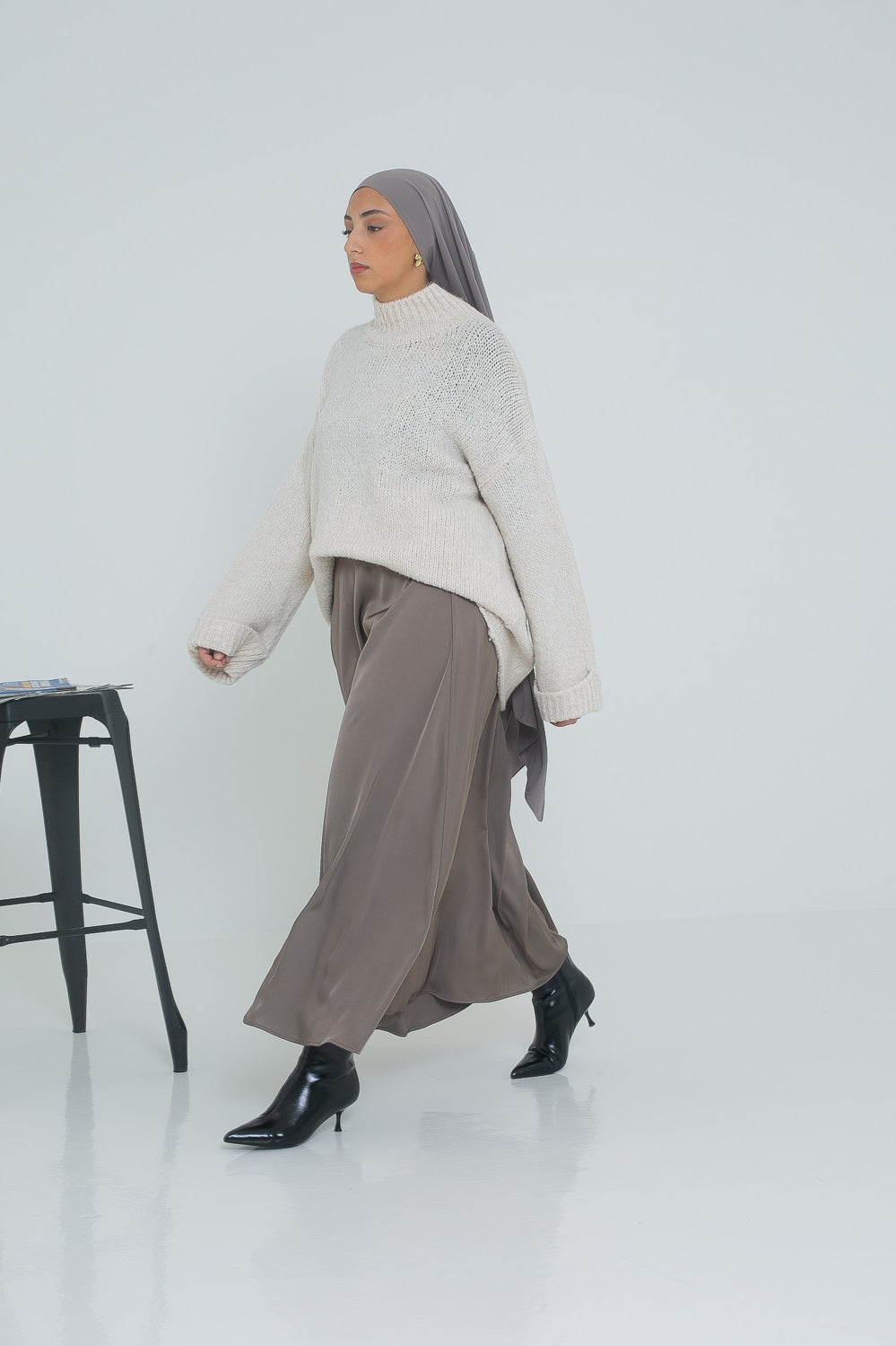 Jupe satinée évasée pour femme moderne chic musulmane