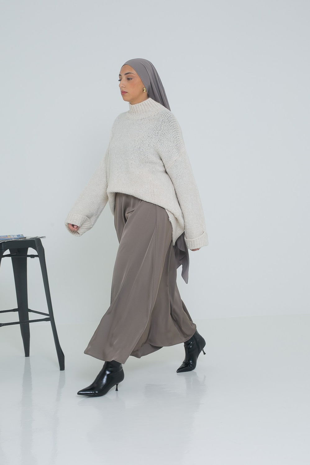 Jupe satinée évasée pour femme moderne chic musulmane