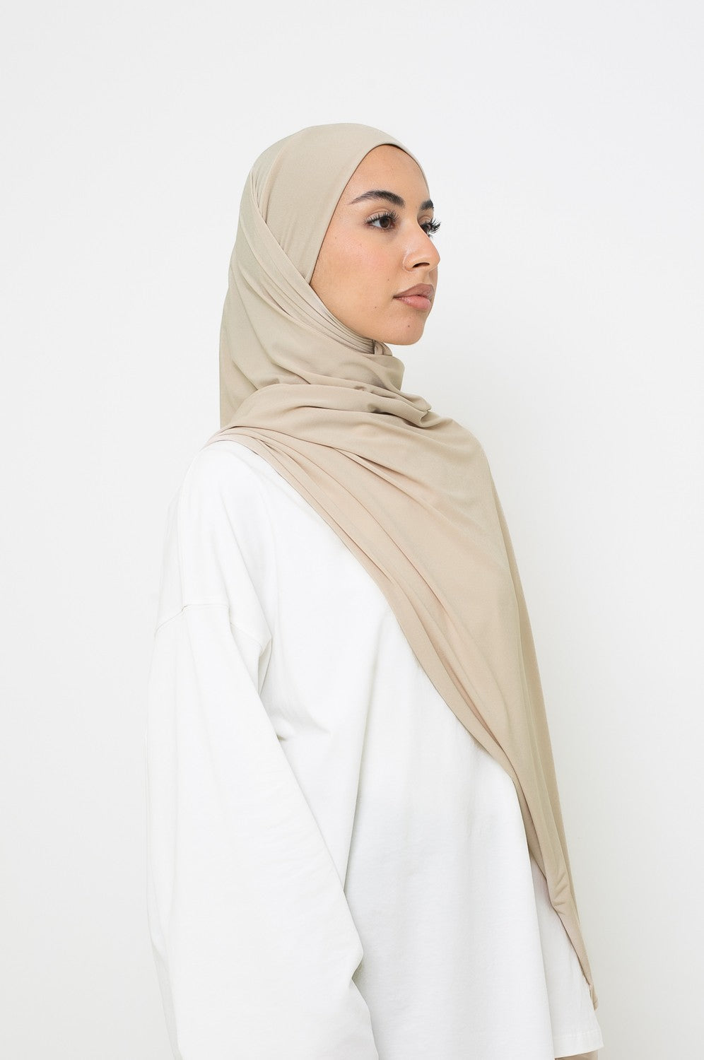 Hijab jersey premium beige taupe prêt à nouer