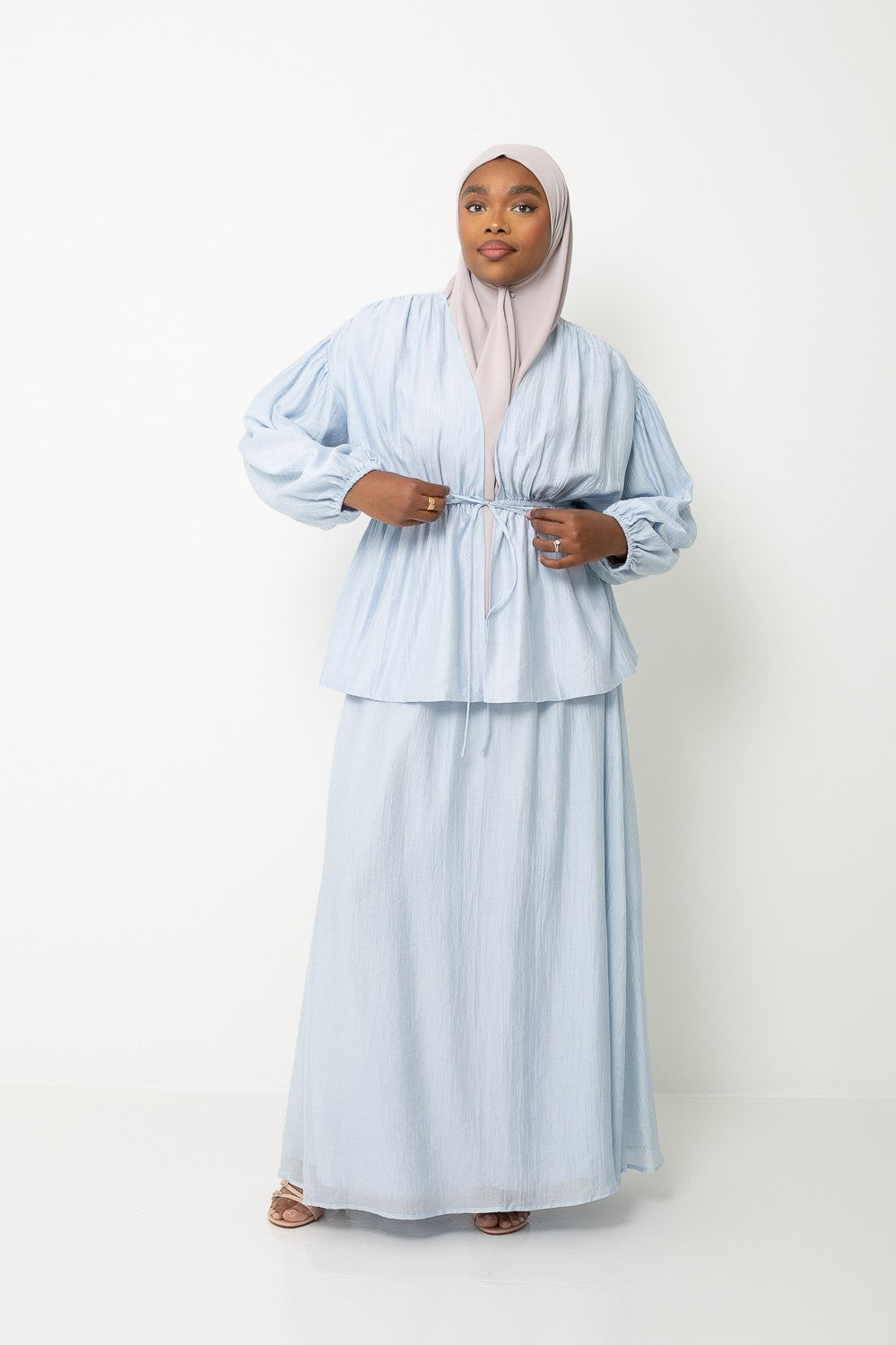 Ensemble jupe évasée et blouse à nouer tendance et moderne pour femme musulmane