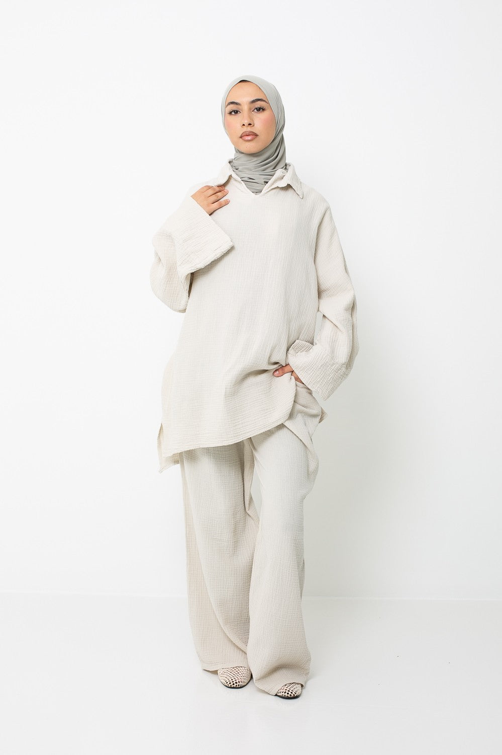 Ensemble ample gaz de coton pour femme musulmane. Collection printemps été.