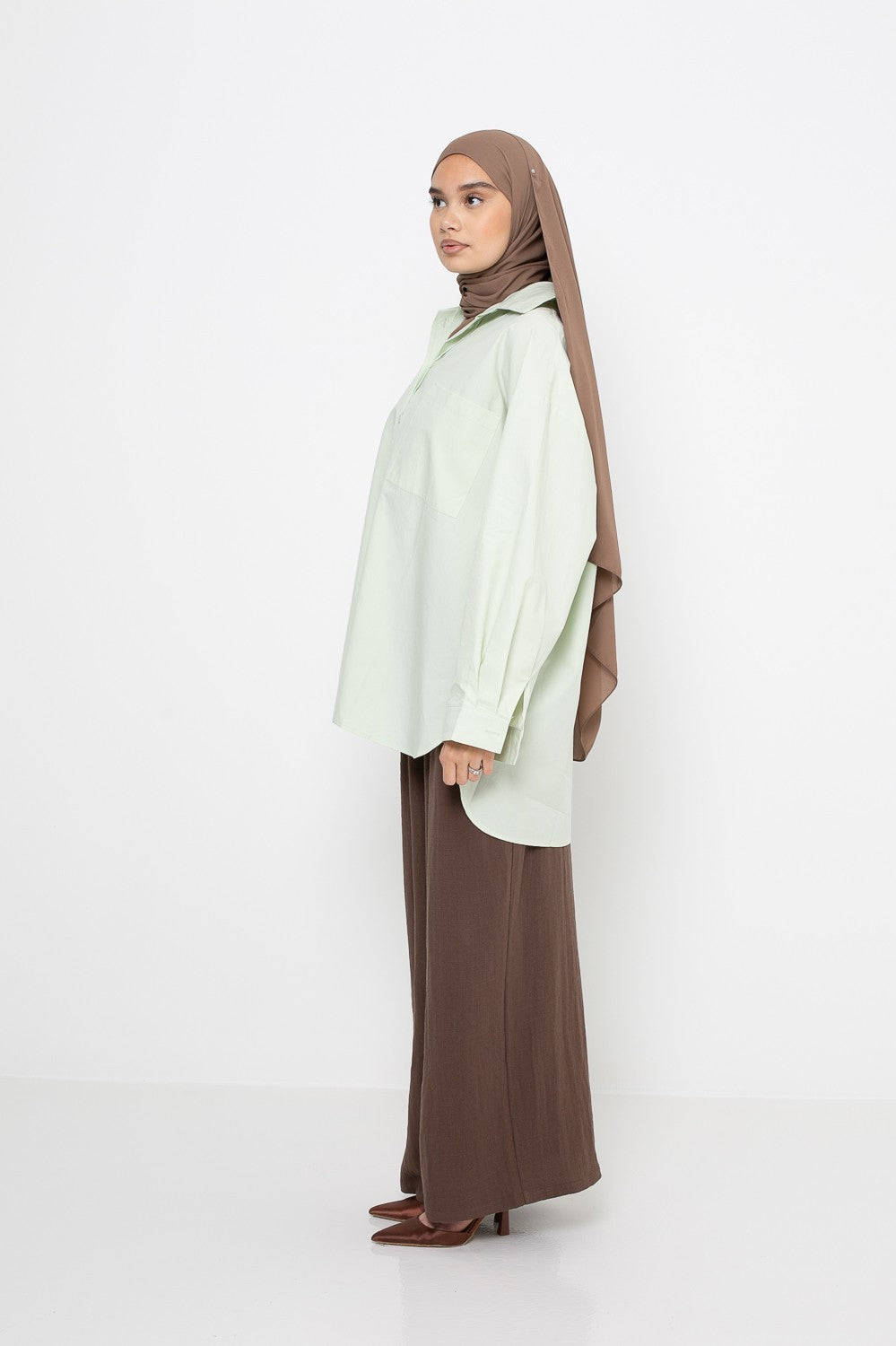 Chemise coton premium asymétrique pour femme modeste. Boutique CM.