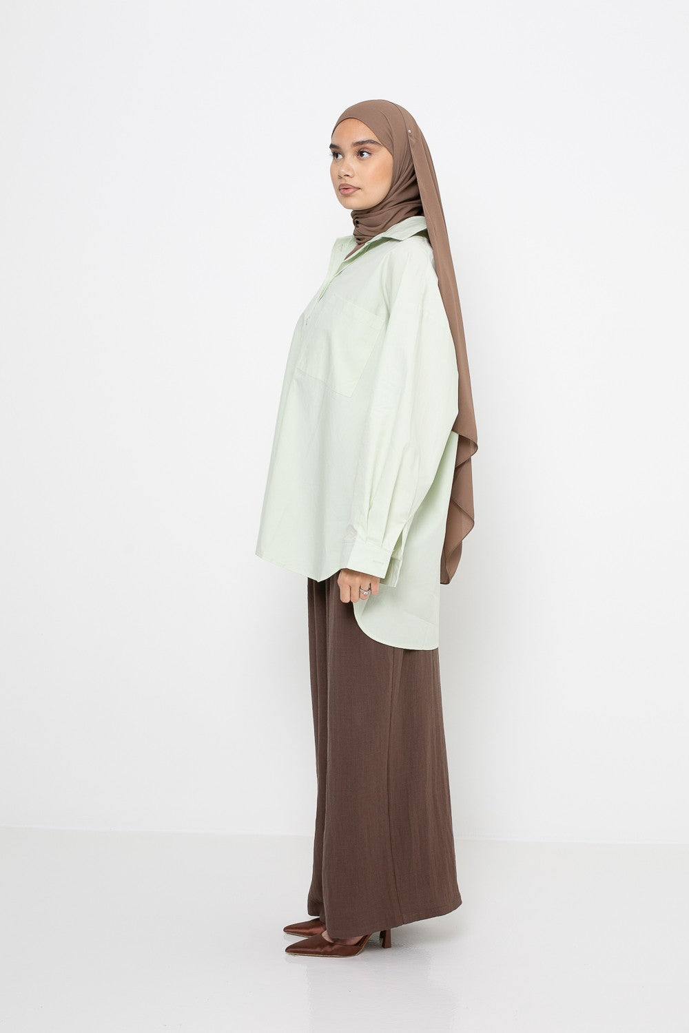 Chemise coton premium asymétrique pour femme modeste. Boutique CM.