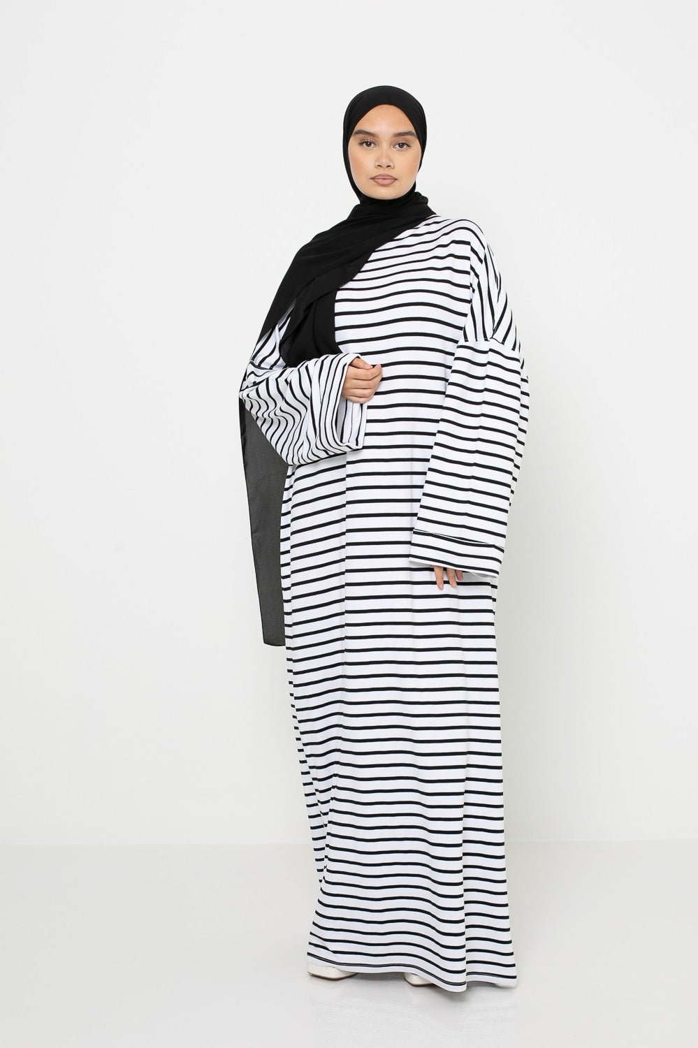 Robe ample marinière premium pour femme musulmane. Collection été 2025.