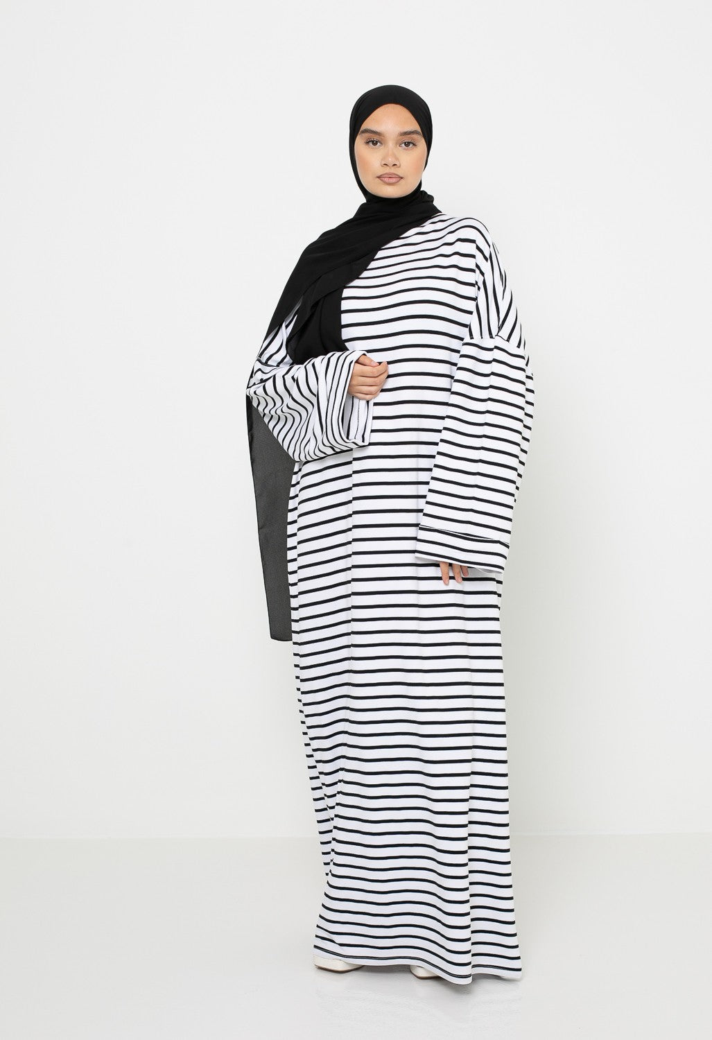 Robe ample marinière premium pour femme musulmane. Collection été 2025.