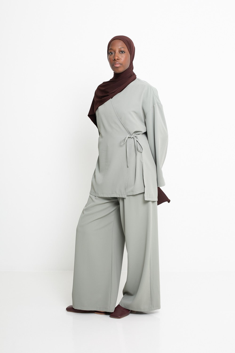 Veste à nouer création habillée pour femme musulmane. Boutique hijab mode.