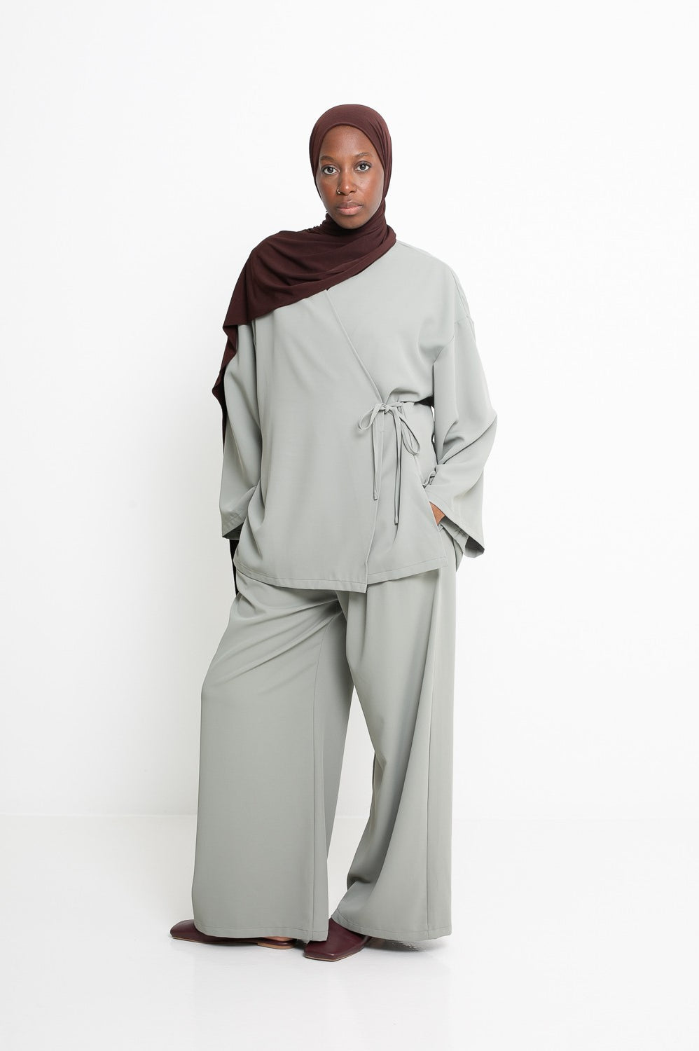 Pantalon ample habillé à pince pour femme musulmane. Boutique mode hijab.