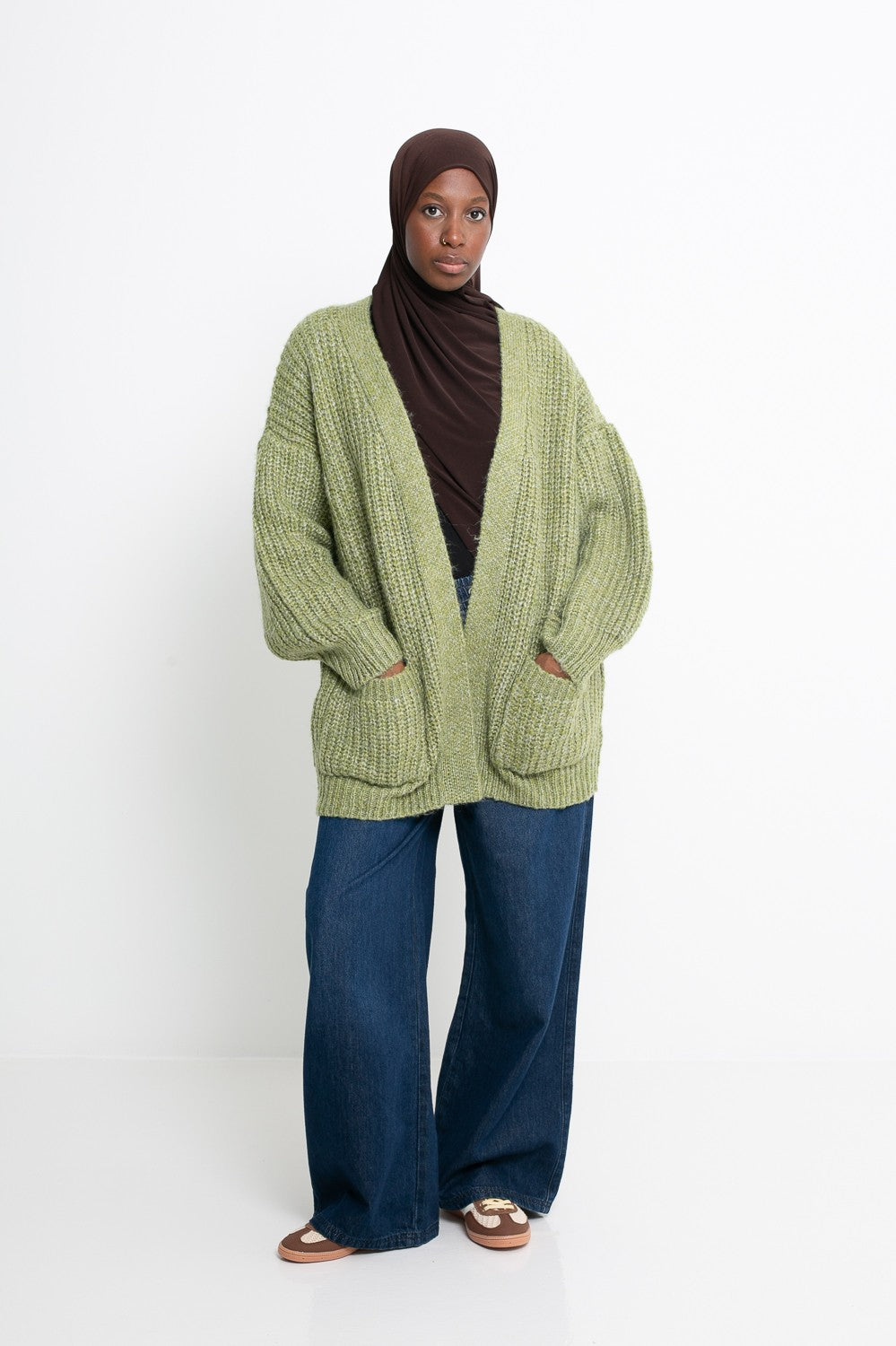 Gilet grosse maille matcha pour femme moderne et modeste