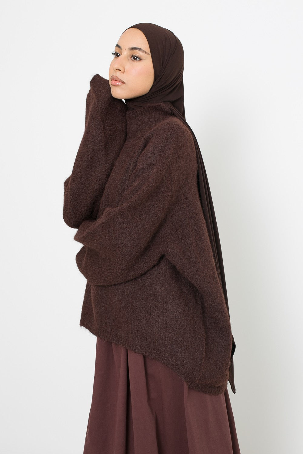 Pull en laine moderne coupe ample pour femme musulmane. Col montant et manches amples. Boutique hijab.