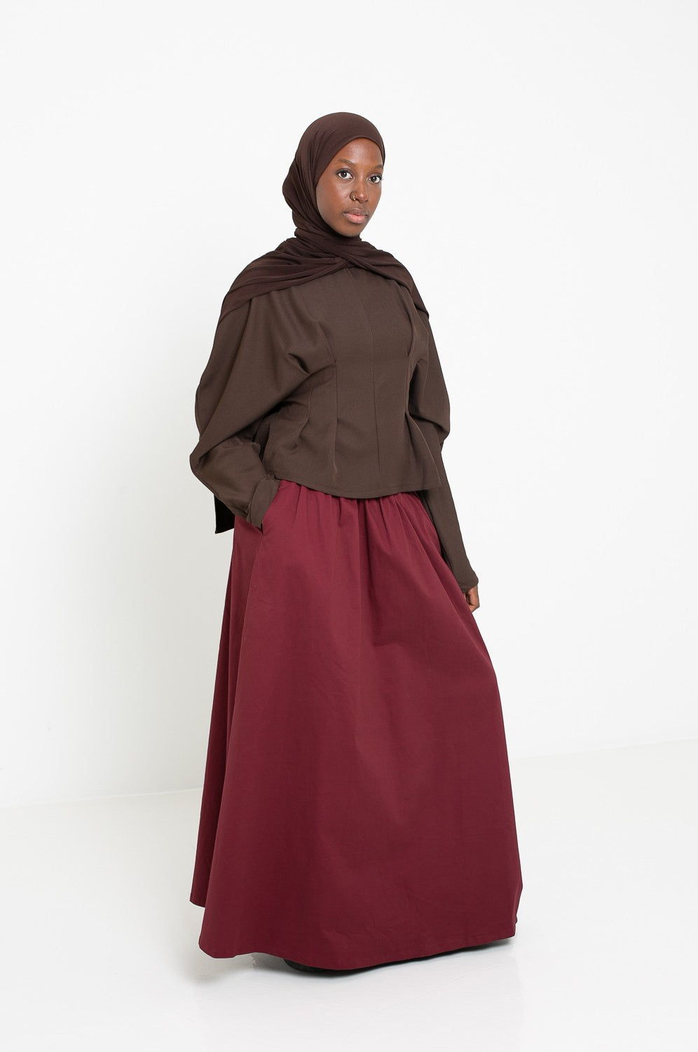 Jupe coton premium bordeaux. Jupe trapèze ample pour femme musulmane.