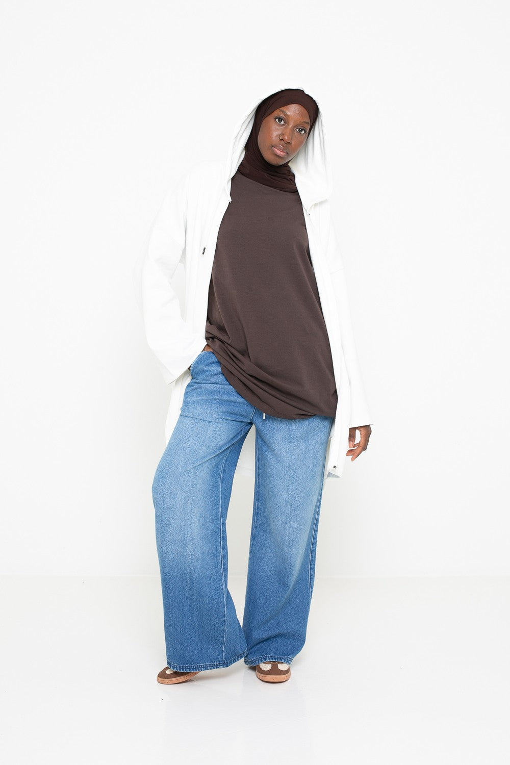 Veste sweat longue en coton à capuche pour femme modeste. Boutique chic and modesty.