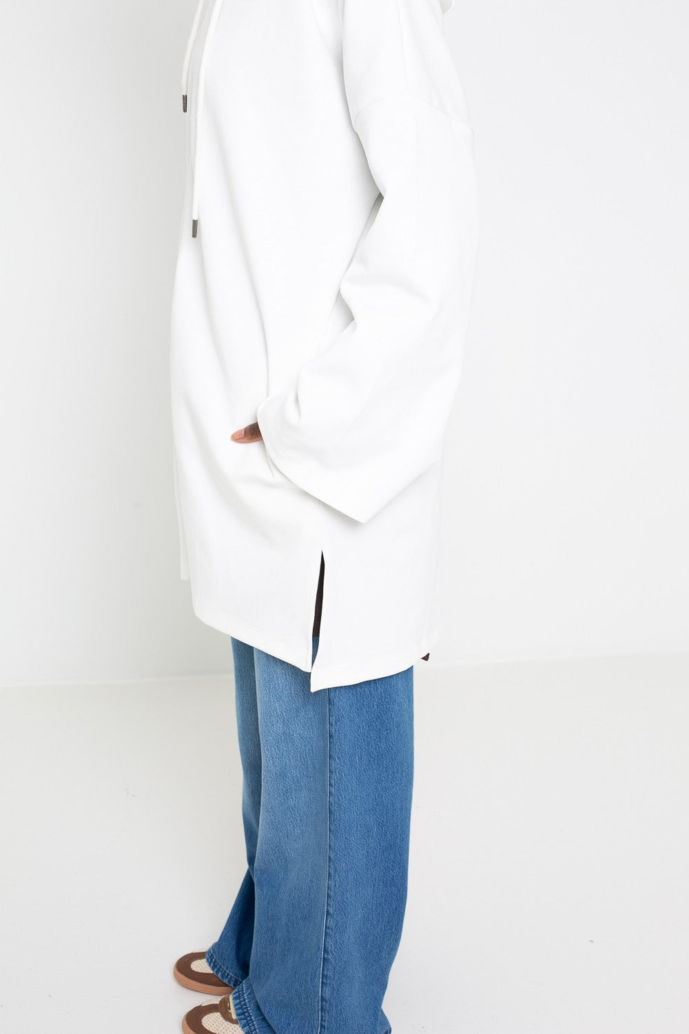 Veste longue coton pour femme musulmane. Détail fente.