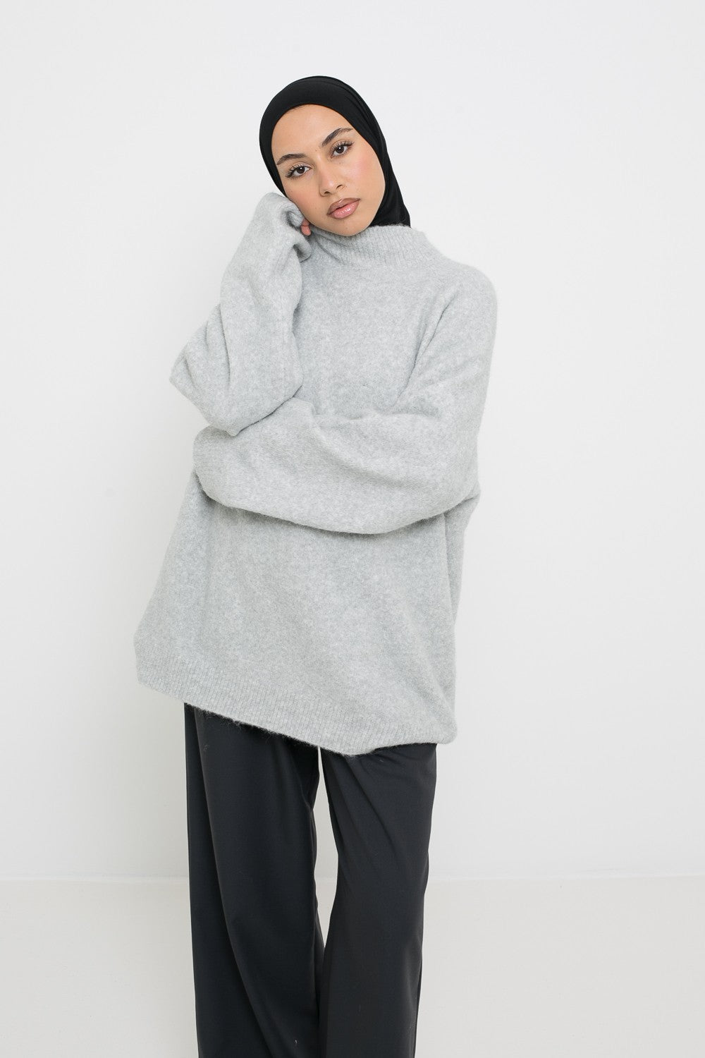 Pull habillé en laine pour femme musulmane. Détail manche ample. Boutique prêt à porter pour femme musulmane.