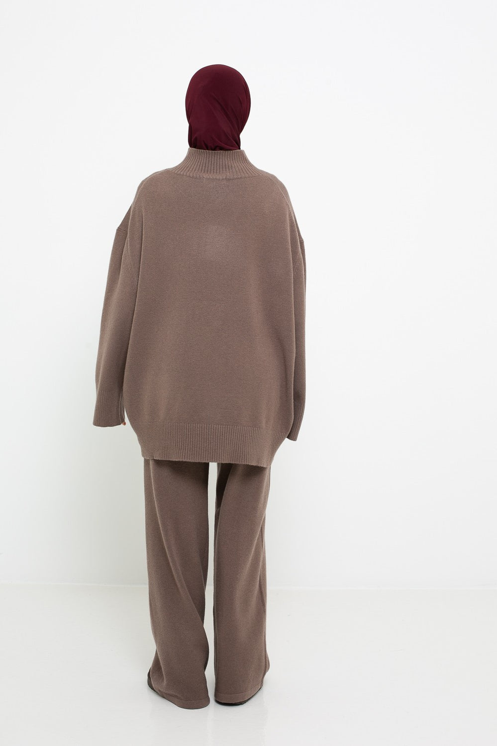 Ensemble en maille. Dos ample et tombé structuré