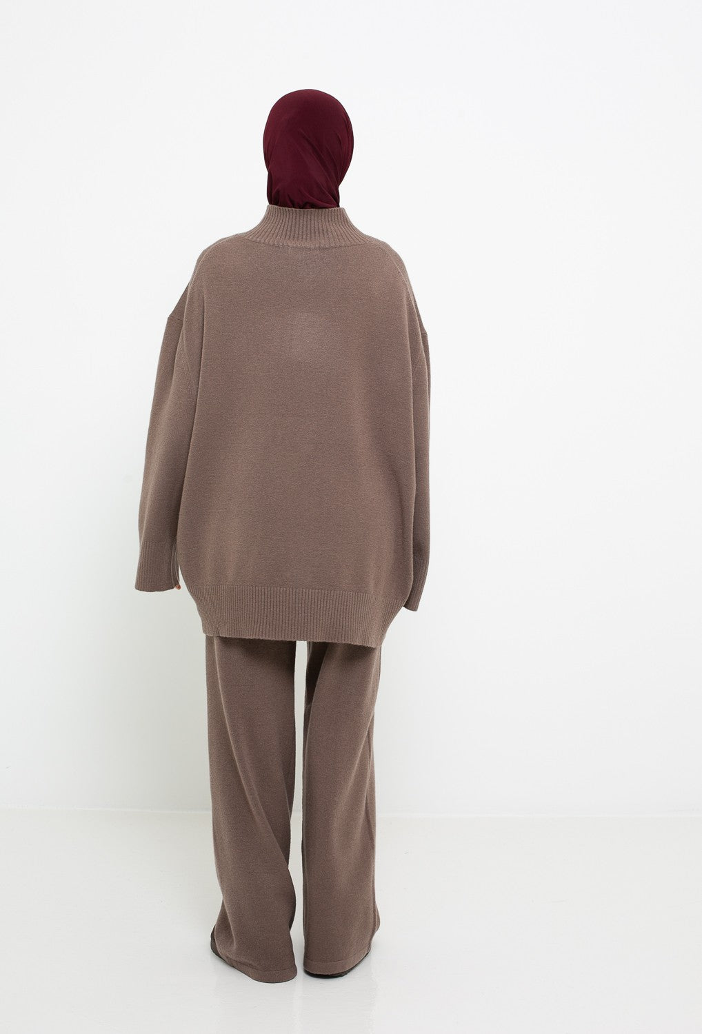 Ensemble en maille. Dos ample et tombé structuré