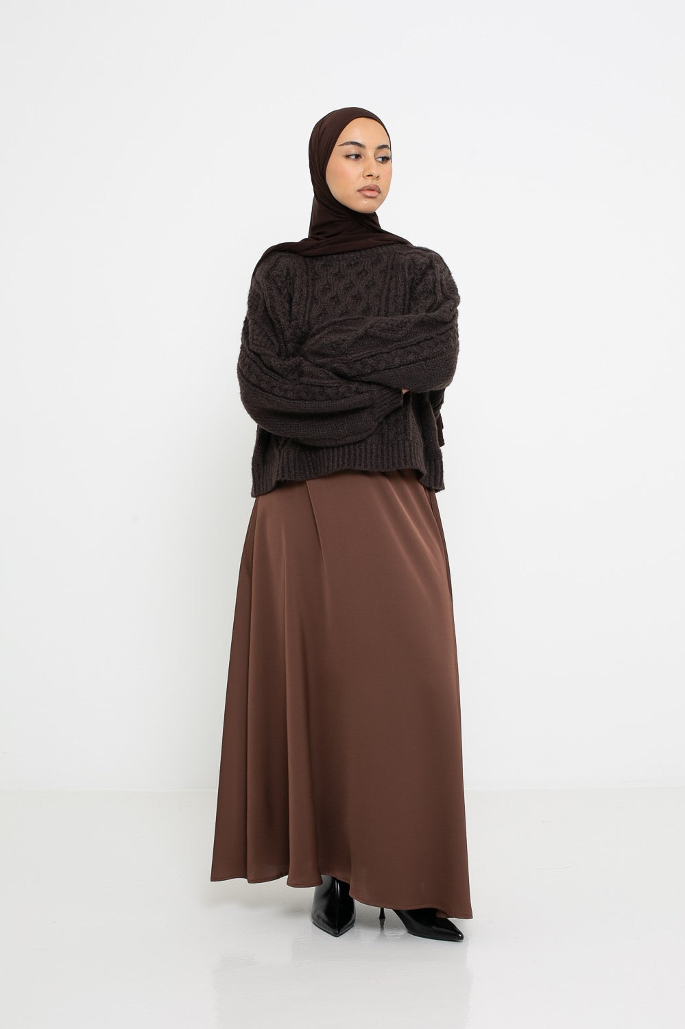 Jupe longue satiné marron coupe évasée pour femme musulmane