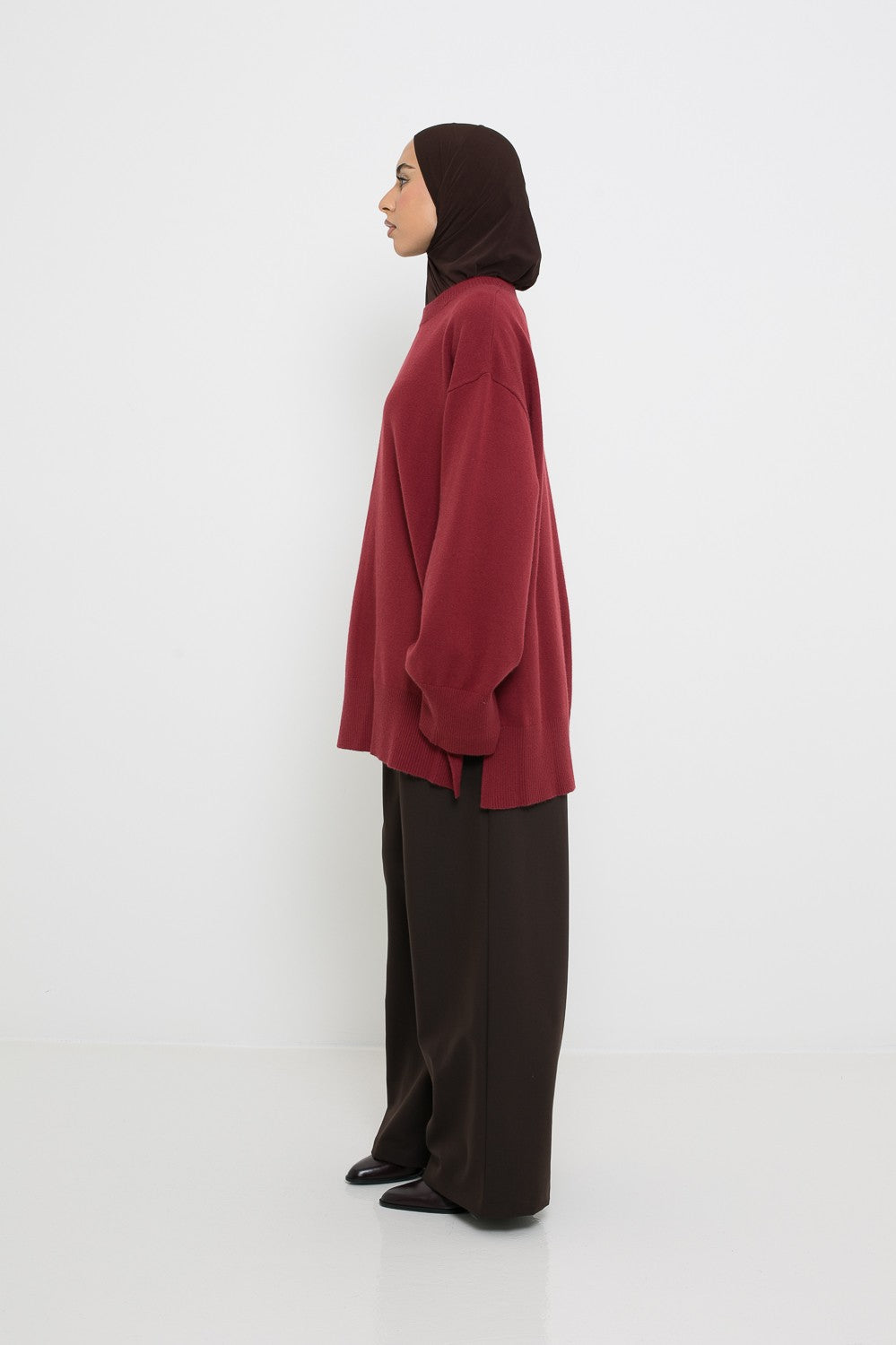 Pull ample en maille manche large vue de profil. Boutique de vêtement modeste fashion.