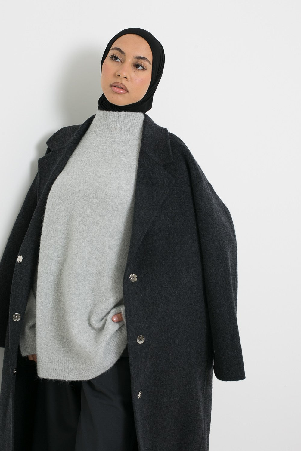 Collection hiver 2025/2026 manteau long en laine qualité premium pour femme musulmane.