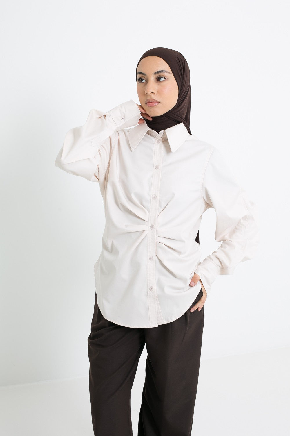 Chemise détail col et boutonnière pour femme musulmane