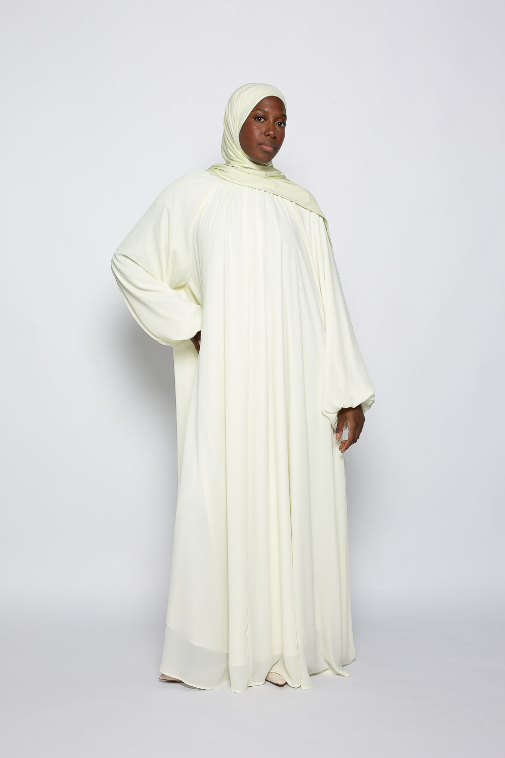 Robe longue d'été jaune clair légère coupe évasée pour femme musulmane