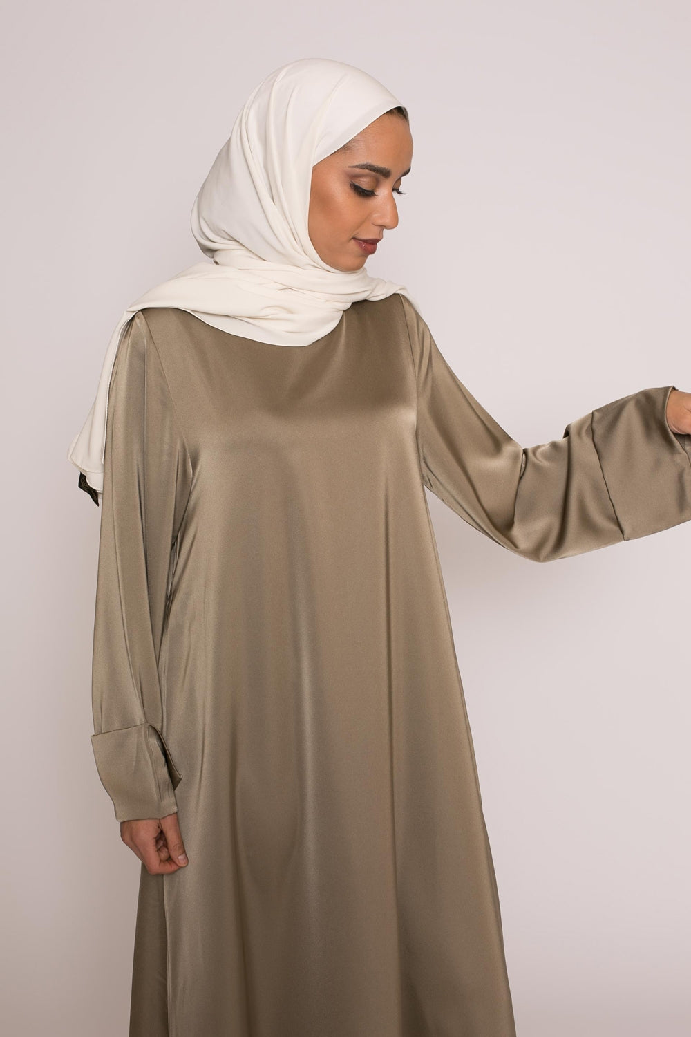Abaya luxery satiné kaki clair boutique musulmane vêtement pour femme