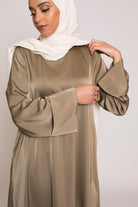 Abaya luxery satiné kaki clair boutique musulmane vêtement pour femme