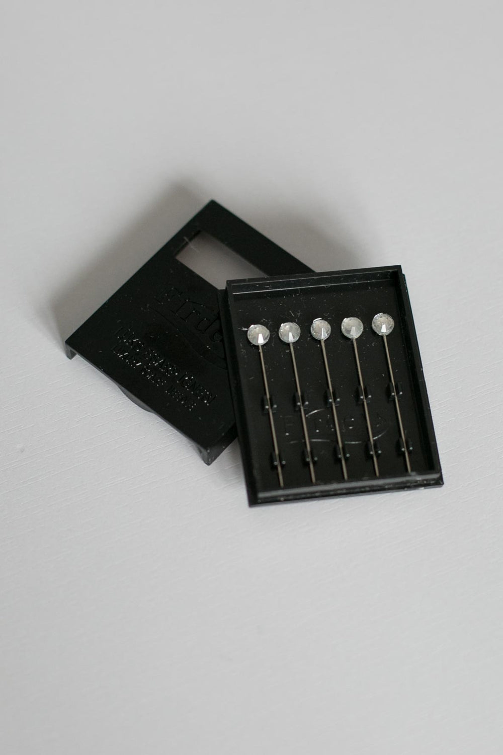 Boîte Firdous cristal pins blanc 