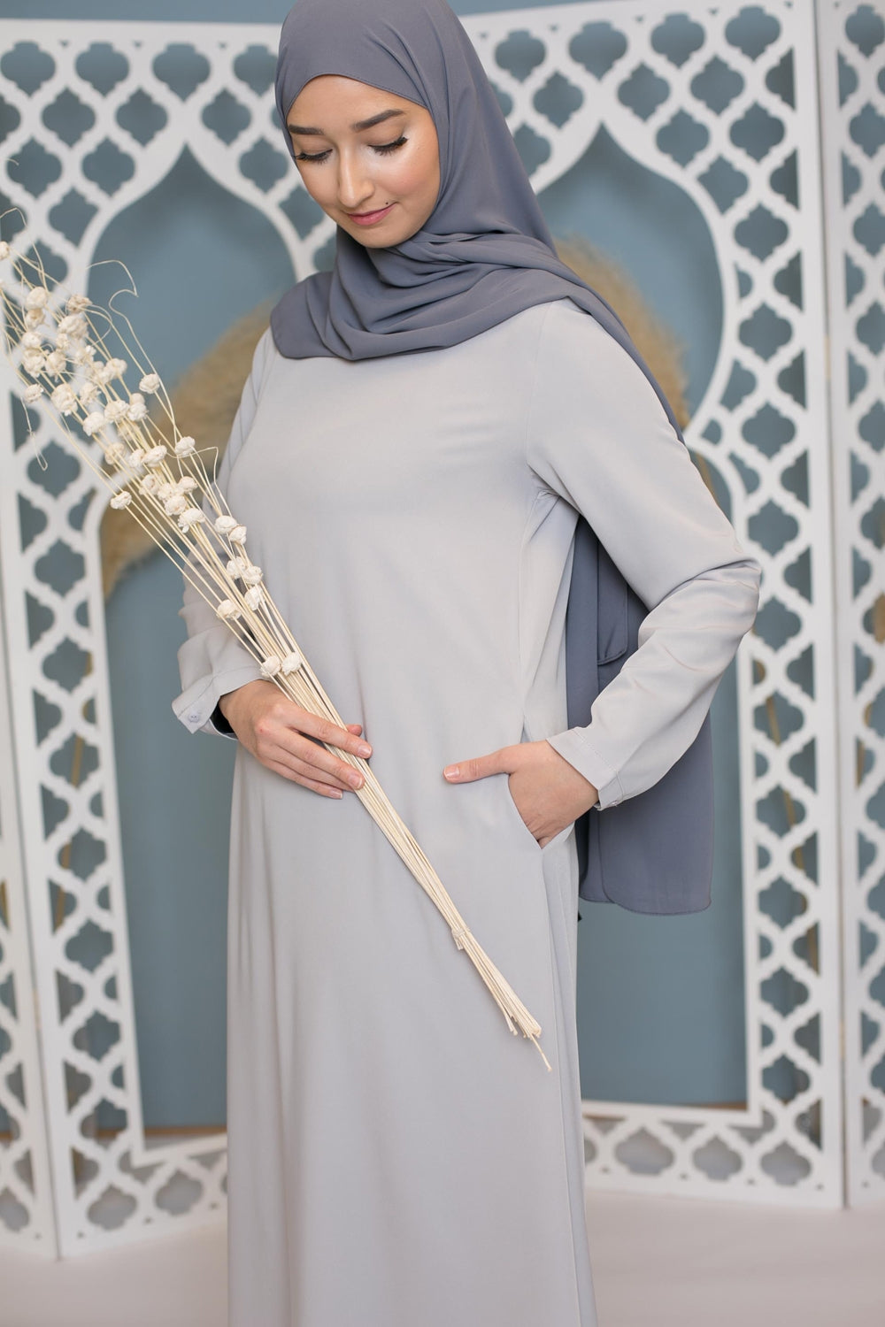 Robe longue mastoura coupe évasée gris clair boutique hijab pour femme musulmane