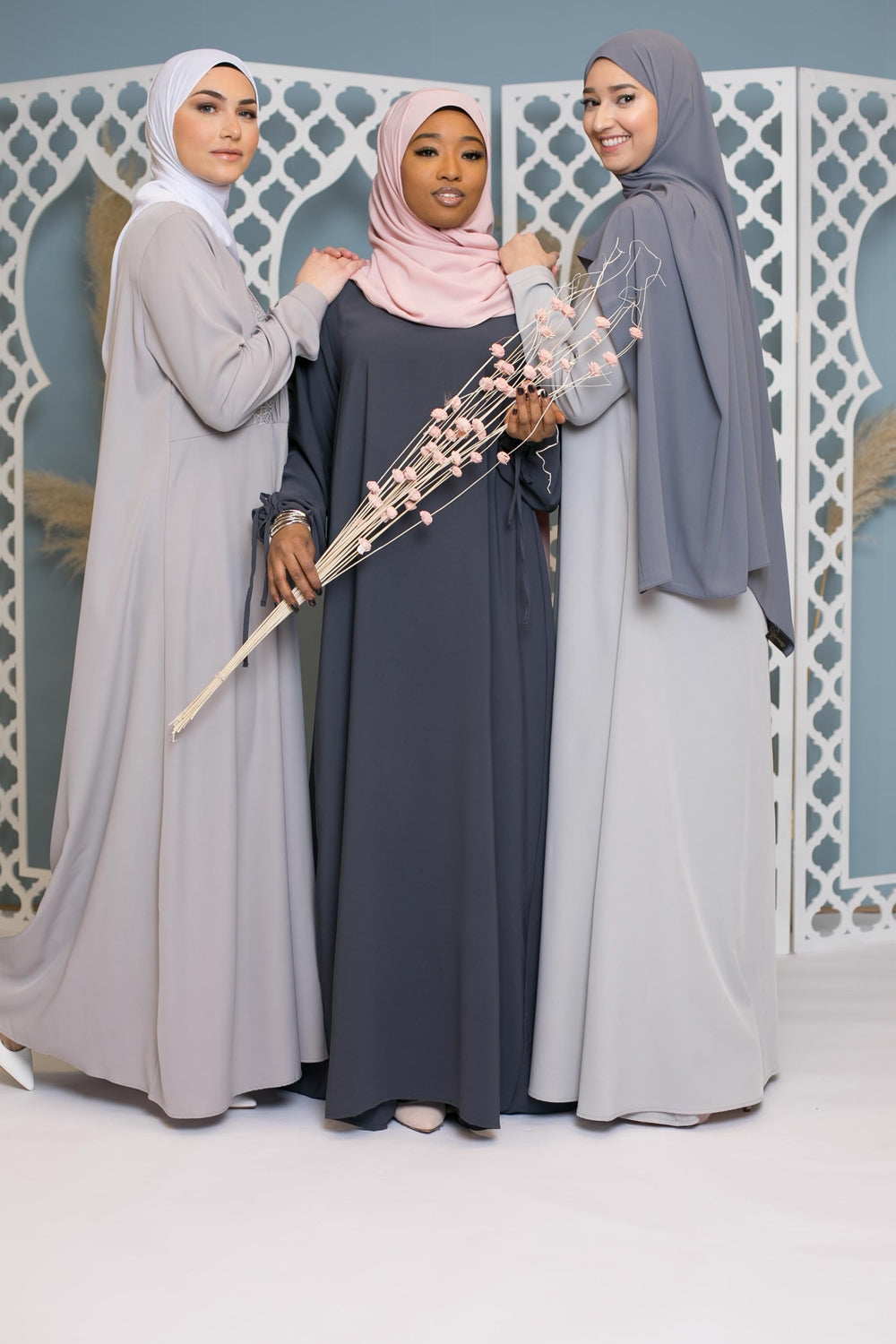 Robe longue mastoura coupe évasée gris clair boutique hijab pour femme musulmane