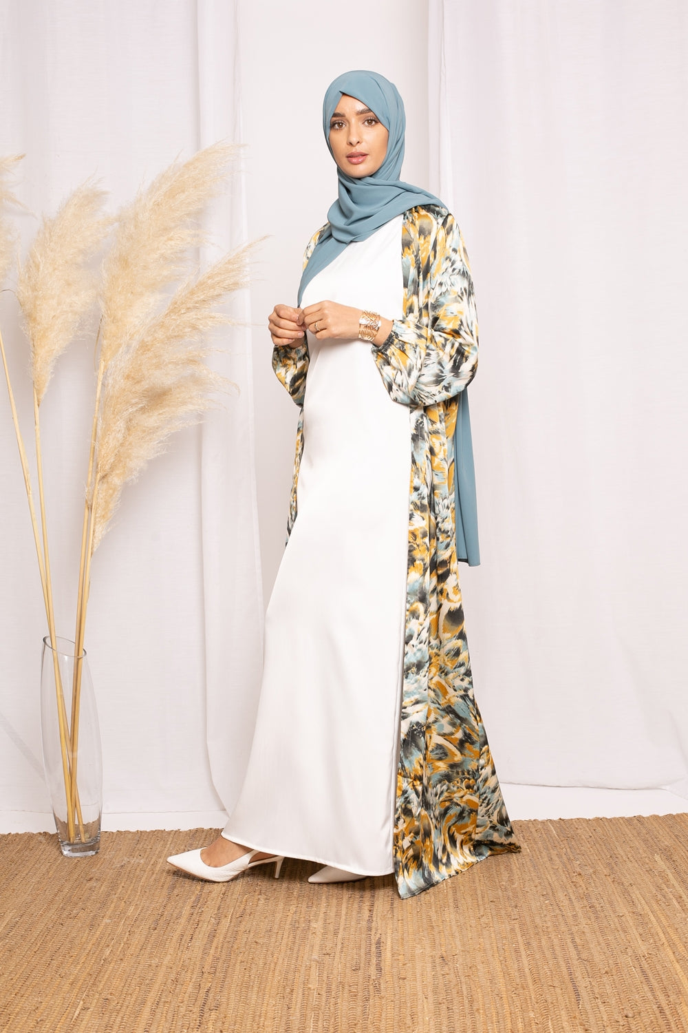 Robe sans manche satiné blanche collection printemps été boutique prêt à porter pour femme musulmane