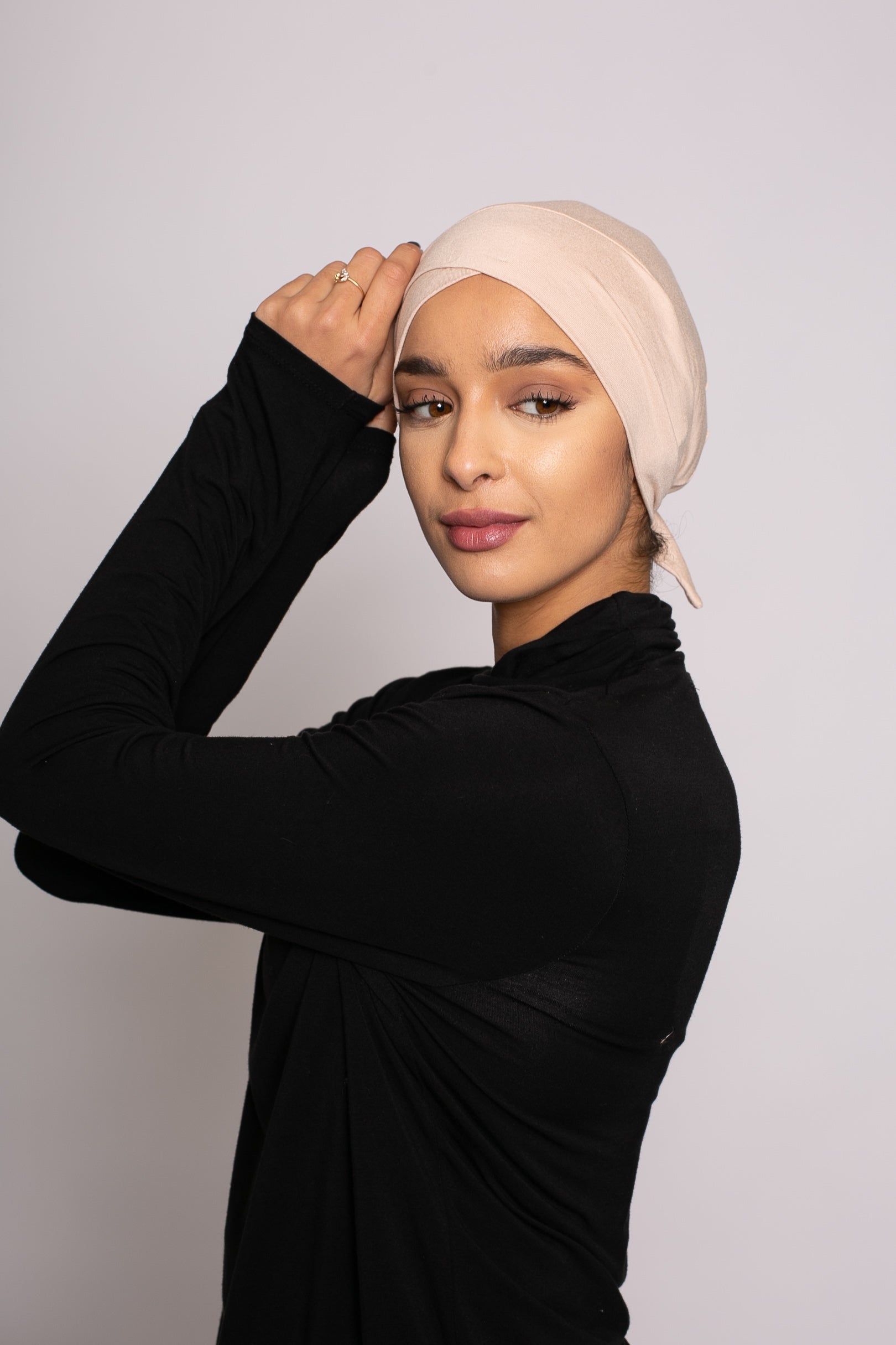 Bonnet croisé à nouer nude