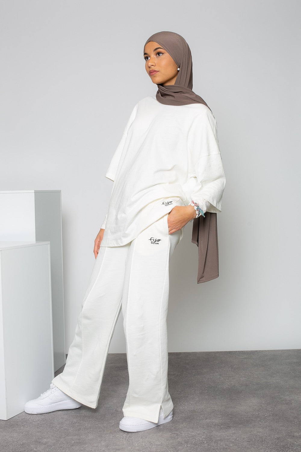 Tee shirt oversize blanc pour jeune fille modeste