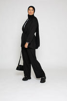 Ensemble tailleur chic et modeste pour femme musulmane. Boutique hijab moderne.