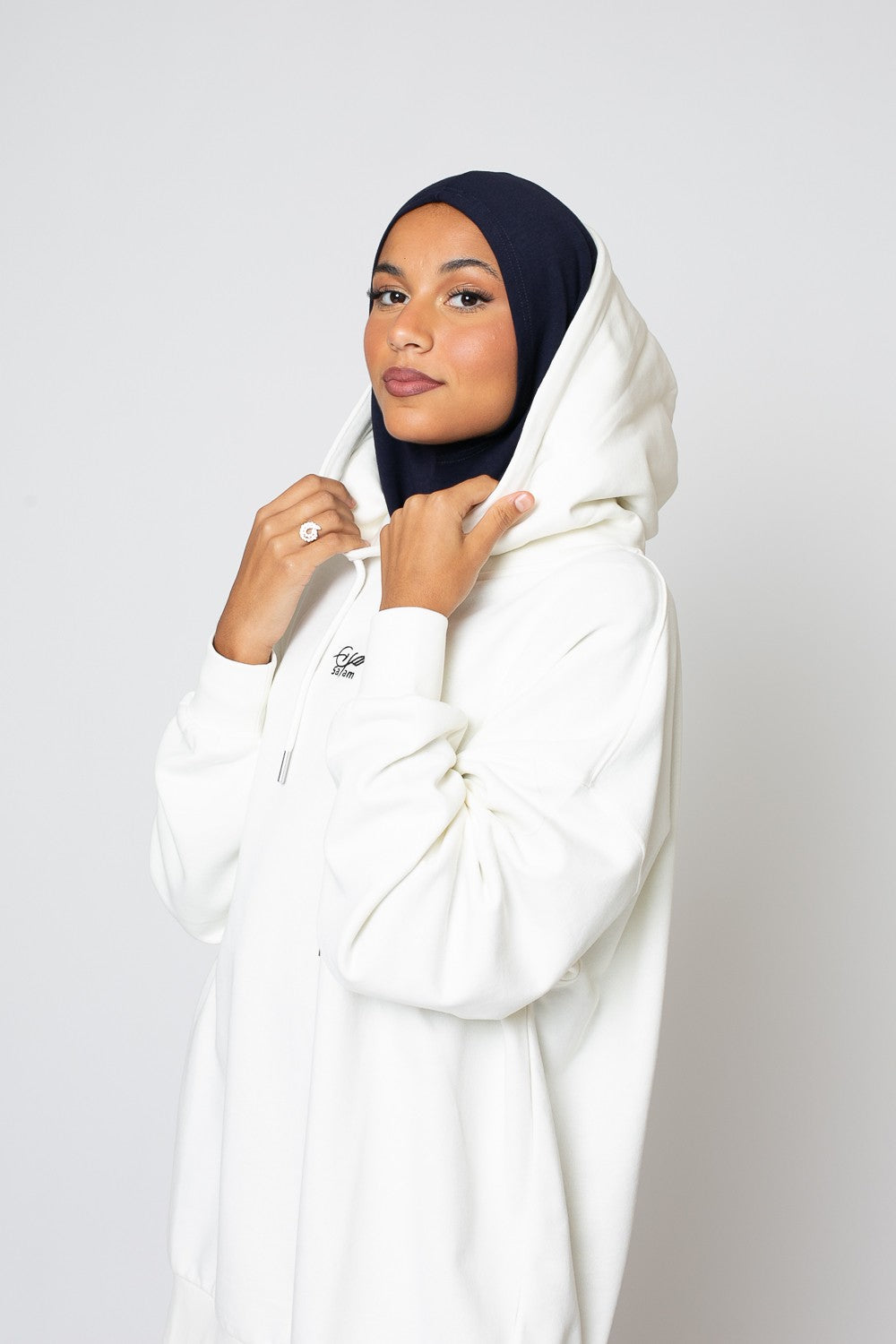 Cagoule casual sport – confort léger et style épuré pour un look sportif et modeste.