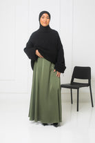 Jupe satinée et évasée kaki pour femme musulmane classe et tendance