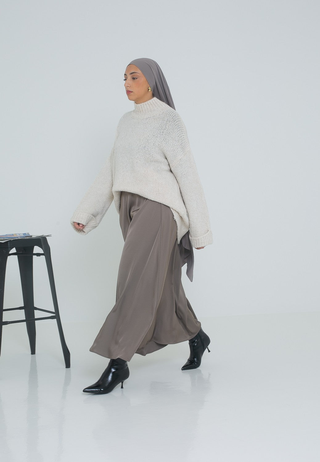 Jupe satinée évasée pour femme moderne chic musulmane