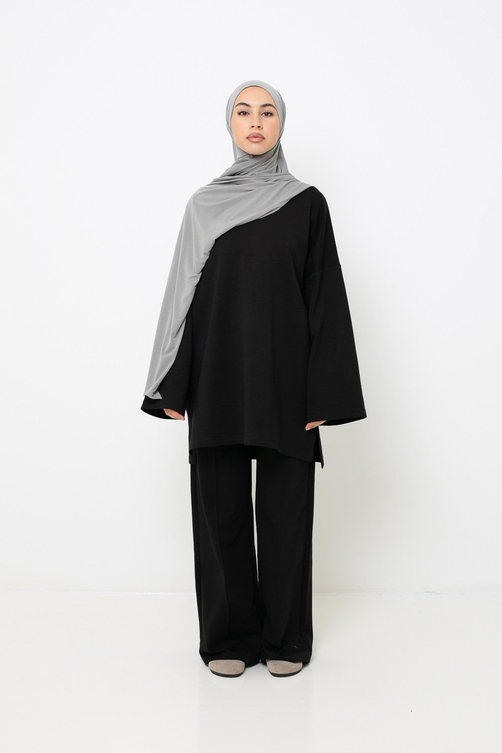 Haut ample en coton noir printemps été. Boutique vêtement création pour femme musulmane CM.