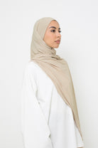 Hijab jersey premium beige taupe prêt à nouer