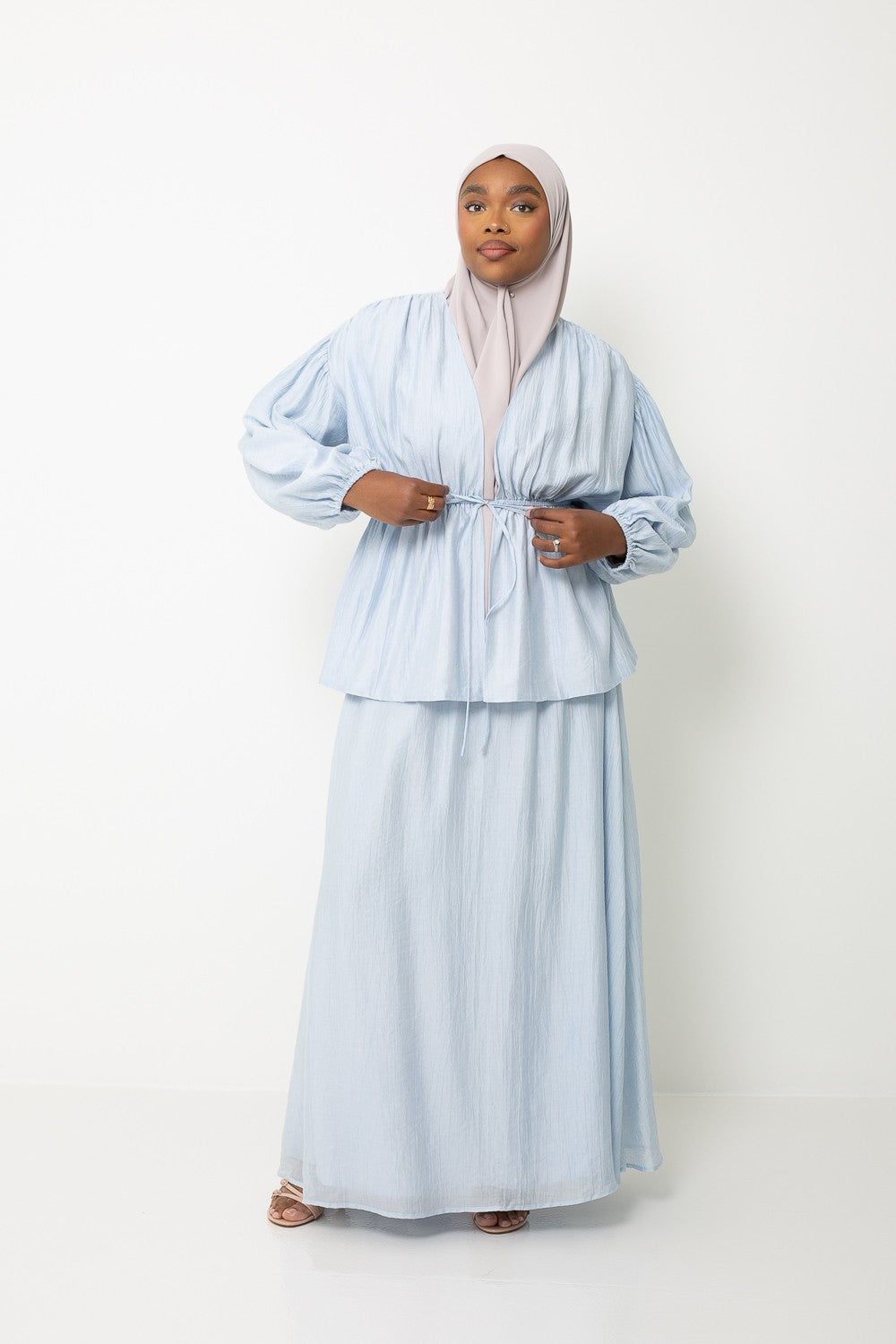 Ensemble jupe évasée et blouse à nouer tendance et moderne pour femme musulmane