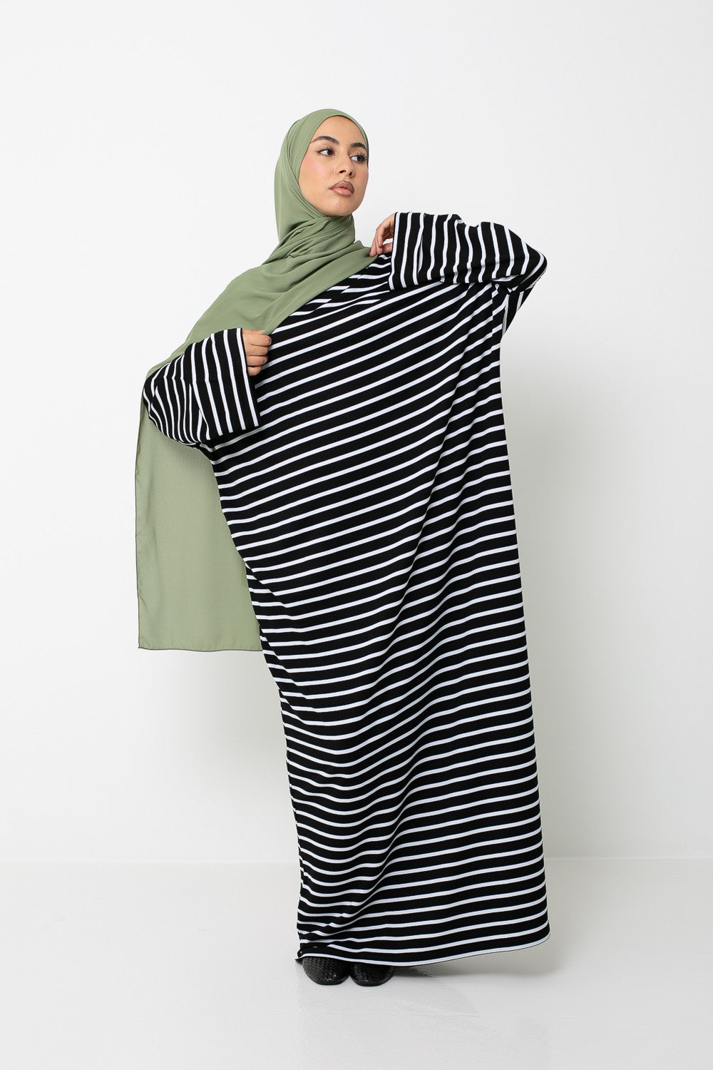Robe marinière noir ample pour femme musulmane. Boutique hijab moderne.