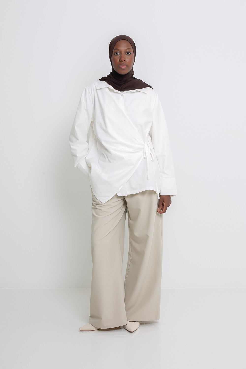 Chemise création à nouer blanche. Boutique mode musulmane.