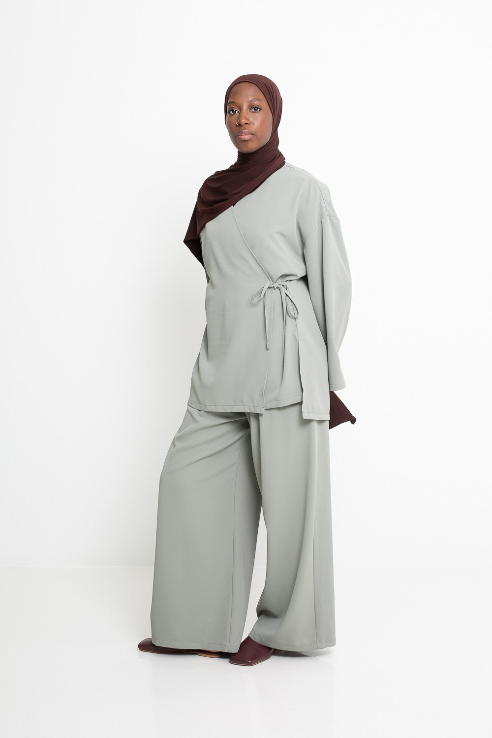 Veste à nouer création habillée pour femme musulmane. Boutique hijab mode.