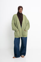 Gilet grosse maille matcha pour femme moderne et modeste