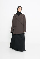 Blazer croisé marron foncé pour femme musulmane. Boutique de vêtement modeste de qualité