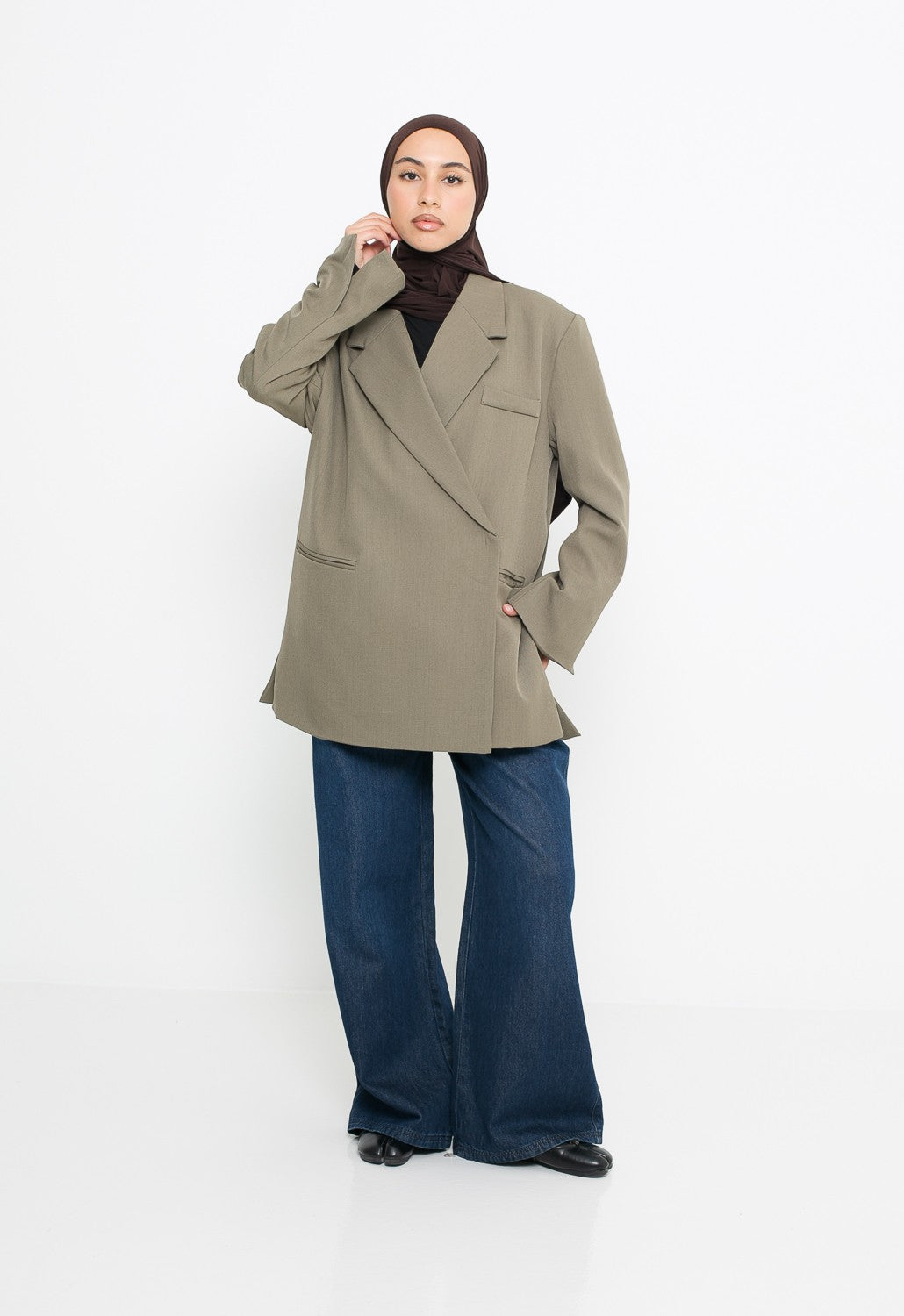 Blazer croisé premium pour femme modeste. Collection 2025 automne hiver