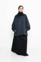 Trench minimaliste moderne pour femme musulmane